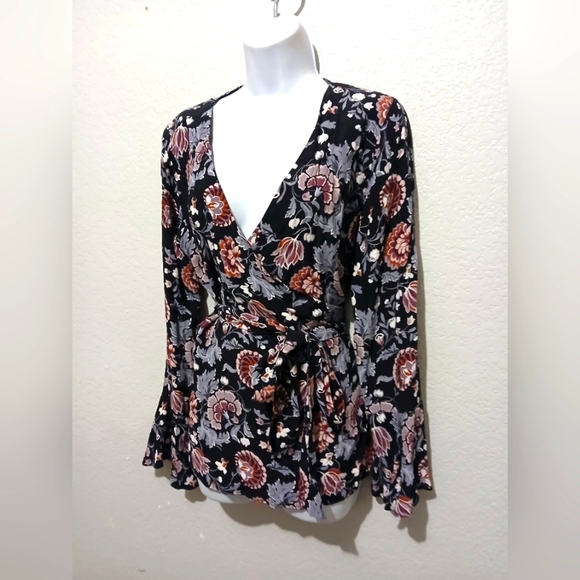 💚5/$25 LOFT Black Dahlia Garden Kimono Wrap Fluted Sleeve Blouse Floral Medium - Picture 5 of 7